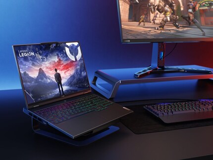 This is how Lenovo imagines the Legion Pro 7i to be used.