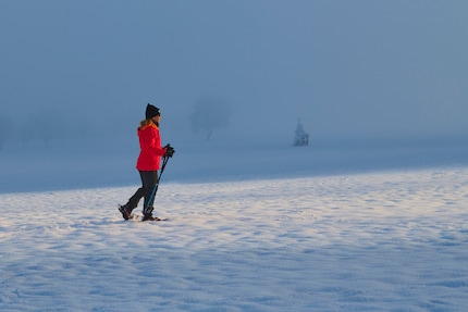 Les raquettes à neige permettent de vivre des expériences inoubliables en hiver.