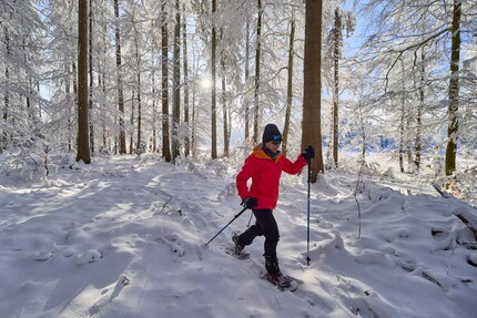 Avec ces raquettes, on se sent aussi à l’aise sur des sentiers.