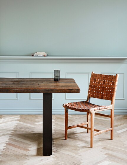 « Aya » associe deux matériaux naturels classiques.