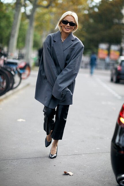 Dieser riesige Blazer könnte ebenso gut aus Opas Kleiderschrank stibitzt worden sein.