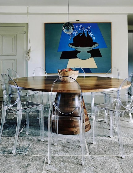 Le polycarbonate transparent de la chaise « Ghost » permet un effet stylé.