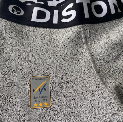 The cut protection of the Diston ski underwear has been certified by the FIS with three stars.