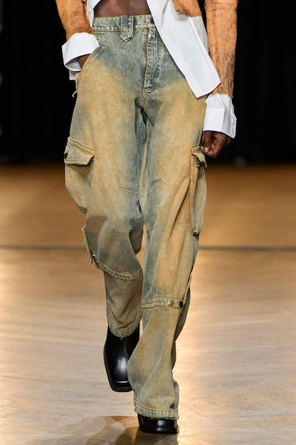 Jean sbiaditi con una tonalità beige come Egonlab ...