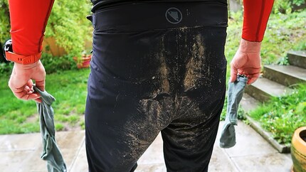 Nat, natter, geen spatbord.