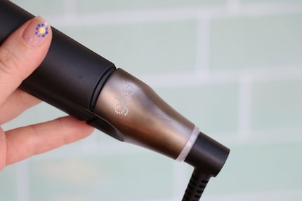 The joint at the back shows fingerprints.