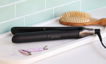 The slight ridge next to the logo serves as a finger guard.