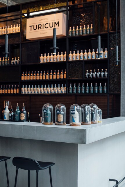 The Meta pendant light series hangs in the Turicum Gin Lab in Zurich.