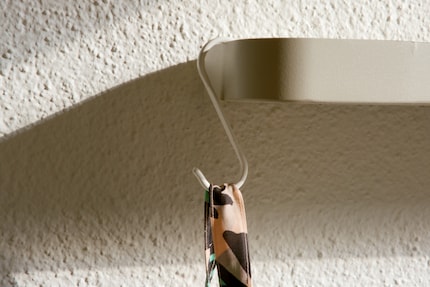 Whether in white, gold or black – an S hook is even handy when travelling.