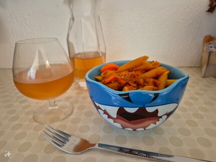 À première vue, l'image est bien droite, mais qu'est-ce que c'est dans le coin droit ? Et l'image est maintenant floue aussi