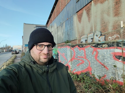 Der Beauty-Effekt ist bereits ausgeschaltet, trotzdem wirkt die Haut in meinem Gesicht auffällig glatt.