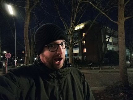 Der Nachtmodus rettet die Selfies bei Dunkelheit nicht.