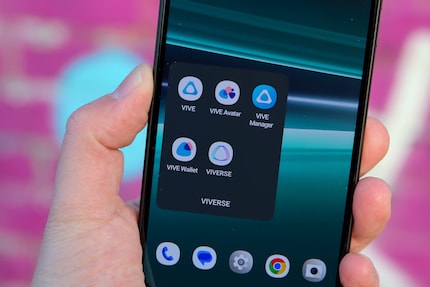 HTC weist dezent auf seine VR-Sparte hin.