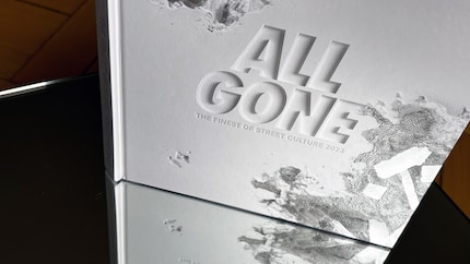Troppo bella per la libreria: la copertina bianca di «Quartz» dell'artista Daniel Arsham.