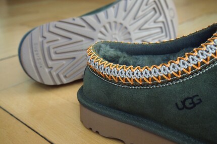 Good grip and soft lambskin.