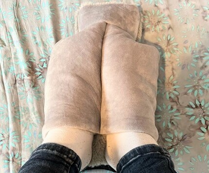 Wie flauschige Pantoffeln mit extra Wärme. Allerdings fehlt nach meinem Empfinden das wärmende Wasser an der Fuß-Oberseite.