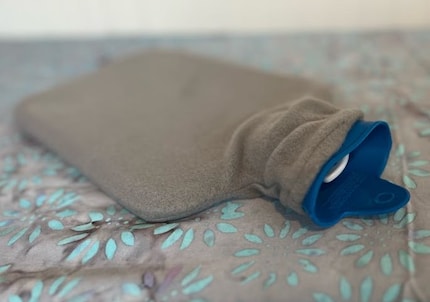 Da kann ich kaum etwas falsch machen: die günstige mit Wasser gefüllte Bettflasche.