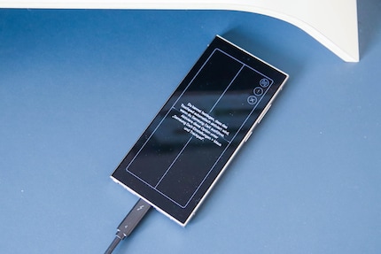 Se hai a portata di mano solo lo smartphone, puoi utilizzarlo come touchpad o tastiera.