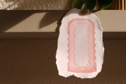 «Ultrafragola» è uno specchio e una lampada in uno.