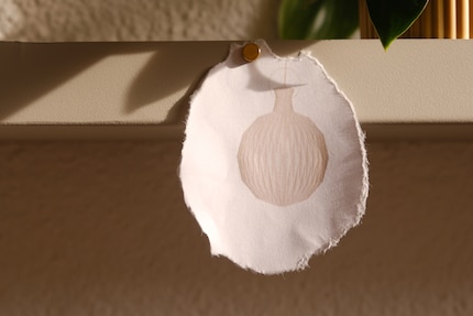 L'arte di piegare la carta: la ricchezza di dettagli rende la lampada a sospensione «Le Klint 101 Lantern» un vero e proprio gioiello.