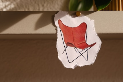 Design portatile: la «Butterfly Chair» è compatta, leggera e realizzata con solide barre d'acciaio.