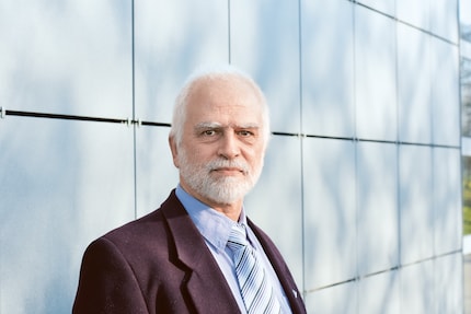 Olivier Glardon est le premier vétérinaire suisse. Il est préoccupé par l'évolution du secteur vétérinaire.