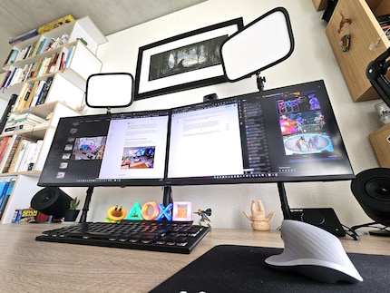 I usually divide the workspace on the monitors into four windows.