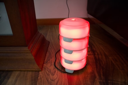 The lights can be stacked like a lighthouse for charging. This saves space and avoids cable clutter.
