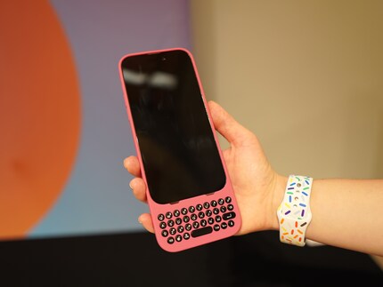 La coque Clicks transforme l’iPhone en une machine à écrire moderne.