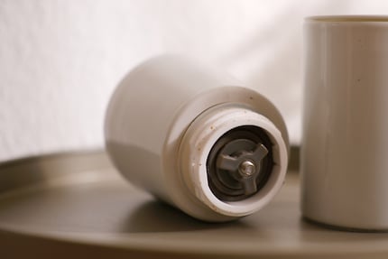 notamment parce que le gobelet à haricots tombe constamment.