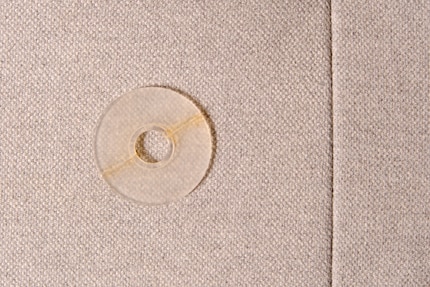 J'ai pu sauver le couvercle divisé en deux grâce à de la colle.