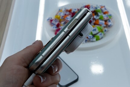 It can be closed flush.