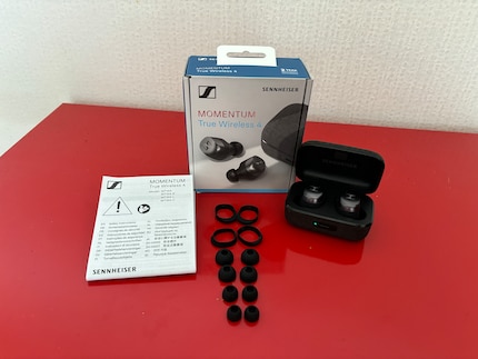 Sennheiser liefert auch Finnen-Aufsätze.