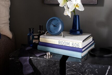 Sous son habit classique, le réveil Rosendahl cache des fonctionnalités modernes.