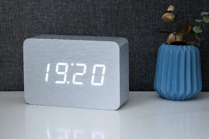 « Brick Click Clock » et son design minimaliste.