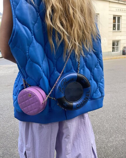 Le laying de sac est idéal pour les petites expériences de couleurs.