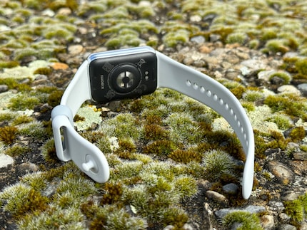 Lo Smart Band ricorda molto l'Apple Watch.