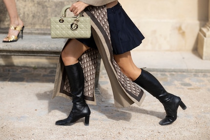 The iconic «Lady Dior» in a horizontal version.