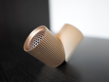 Die Lexon Ray halten magnetisch aneinander.