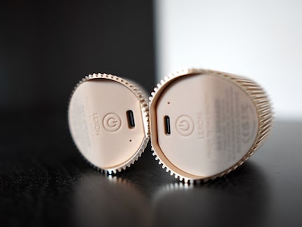 Die zwei Speaker lassen sich separat nutzen, müssen aber auch separat geladen und eingeschaltet werden.