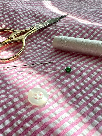 Ecco cosa ti serve per l'upcycling della tua camicetta.