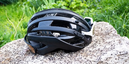 À l’avant ou à l’arrière : les lunettes de vélo « se garent » dans le garage.