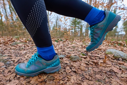 Le scarpe si dimostrano valide su diversi tipi di terreno. Si asciugano rapidamente in condizioni di umidità.