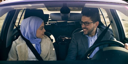 Oberleutnant Saâd Dhiff auf dem Weg ins Militär – seine Schwester hat übrigens eine klare Meinung zur Armee.