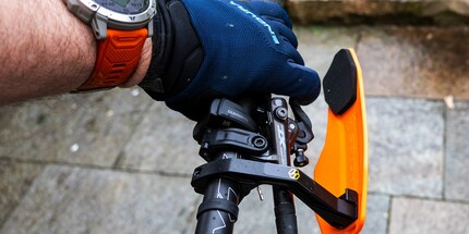 Designed to protect the hands and brake levers: the Nock Handguards V2 by Sendhit.