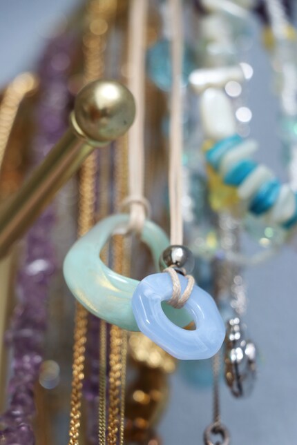 Ho realizzato due collane di corda con i miei reperti.