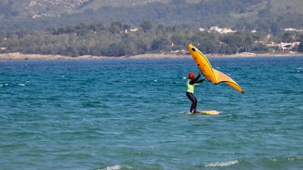 Non è ancora sufficiente per il foiling, ma è sicuramente divertente.