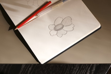 Il tufting inizia con il disegno, che può dare gioia quanto la realizzazione stessa.