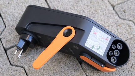 Le pied se déplie et peut adopter diverses positions de sorte à bien soutenir le Mobility Dock.