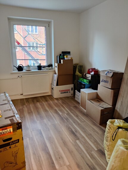 The small room was previously used as a storage room, but is set to become a hobby/sports room in the medium term.